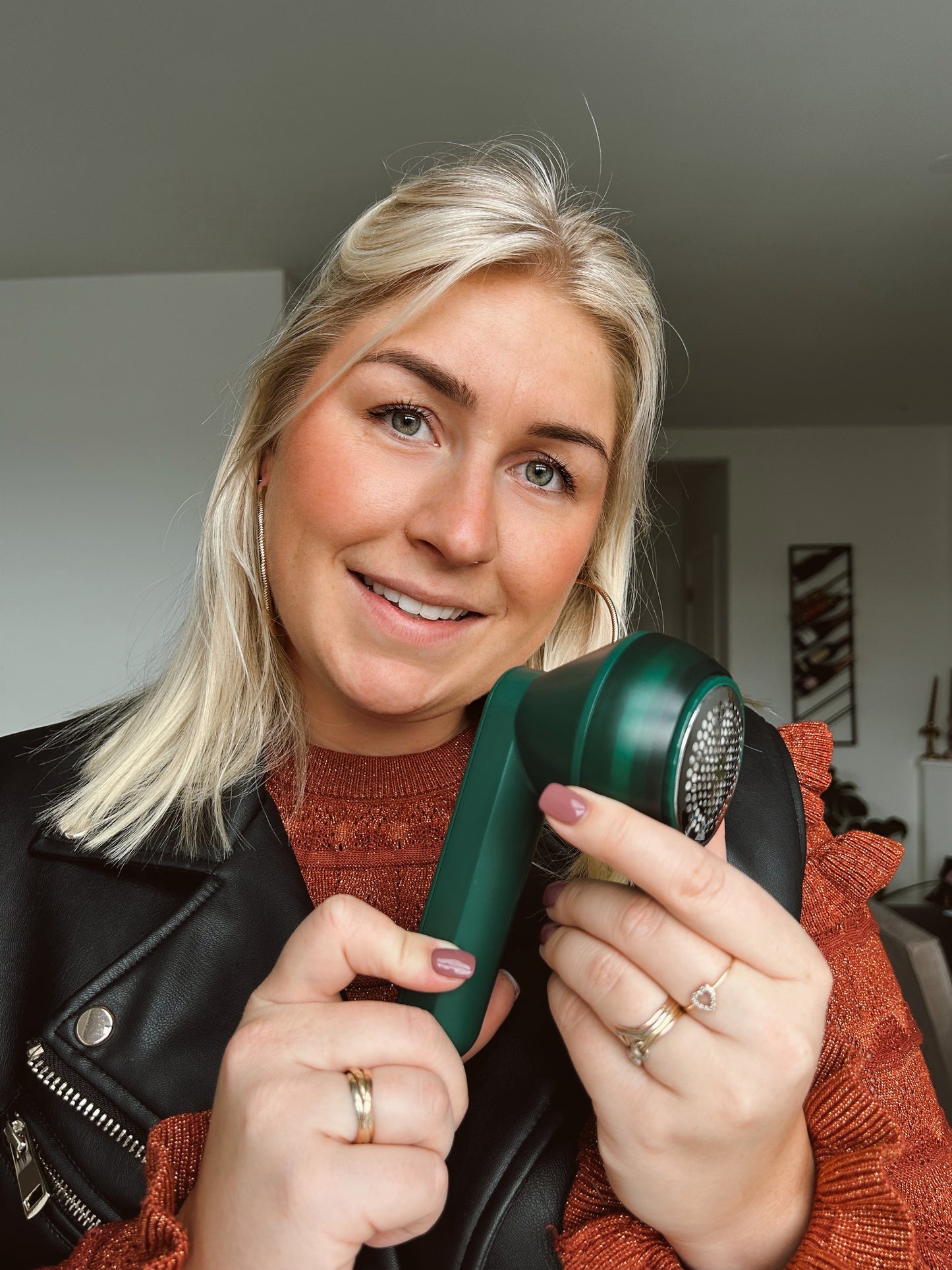 The Electric lint remover - Safe way to get rid of lint on clothing and furniture!